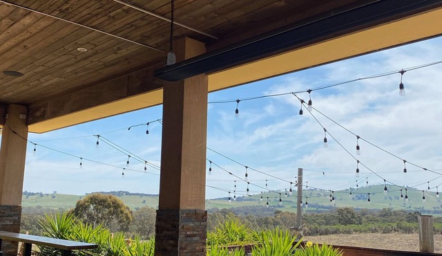 House On The Hill - Heathcote Getaway