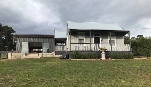 House on the Hill, Pet Friendly Cottage