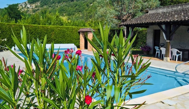 House on the Lot with swimming pool