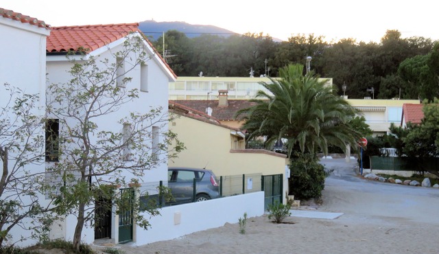 House on the sand! 50 meters from the water.