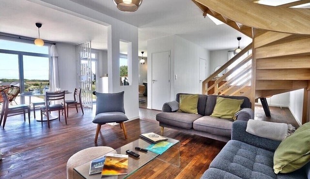 House on the trails of Pointe du Raz.