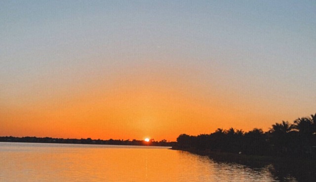 House on water (feels like the ocean) w pool