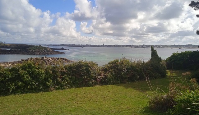 House, out of sight, with extraordinary sea view!
