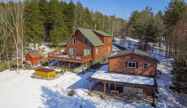 House , outdoor lounge area , near skiing