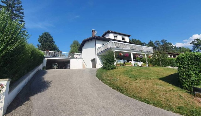 House overlooking Lake Vouglans