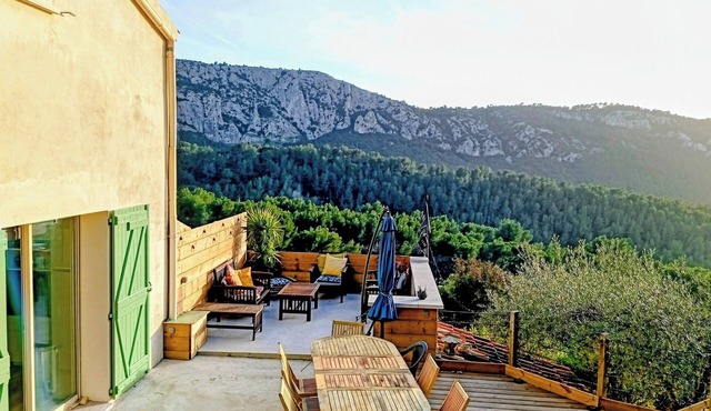 House, panoramic view, absolute quiet, near Bandol in Évenos