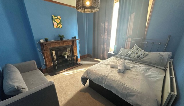 House- Parking, Garden & Central Location