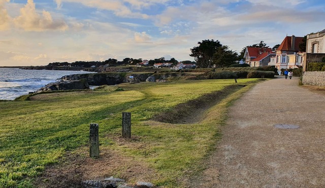 House Préfailles sleeps 12, Sea view