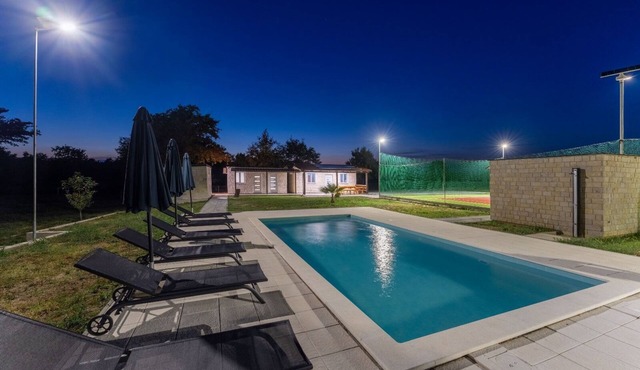 House Relax sa teniskim terenom (121651-K1) - Posedarje