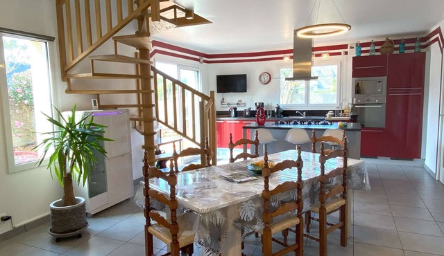 House renovated with closed garden at 500m sea in ILE GRANDE