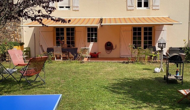 House renovated in 2024, garden, 2 mns from the beach by car, shops on foot