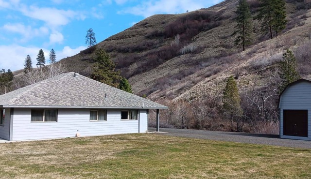 House right on Pine Creek, only one mile from the Snake.