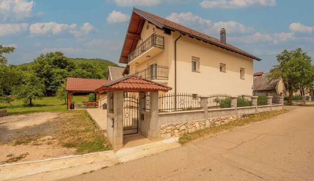 House Rose (111131-K1) - Otocac