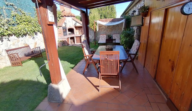 House Saleros for 8 people