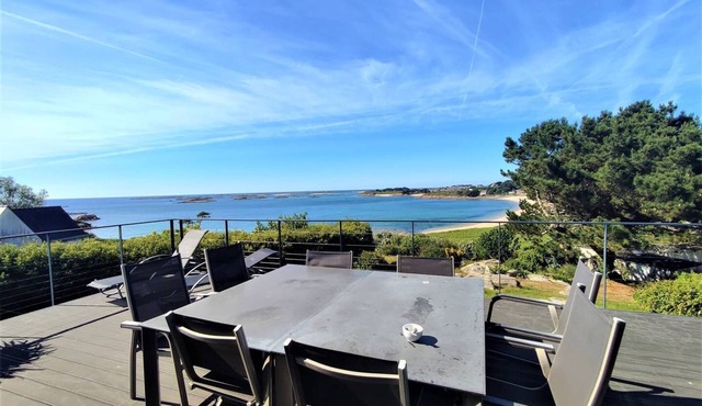 House SEA VIEW with WIFI, terrace, garden in TREBEURDEN