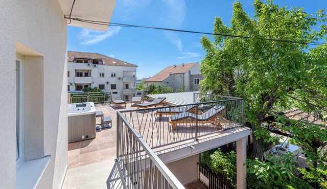 House Seaside Magnolias (113001-K1) - Pirovac