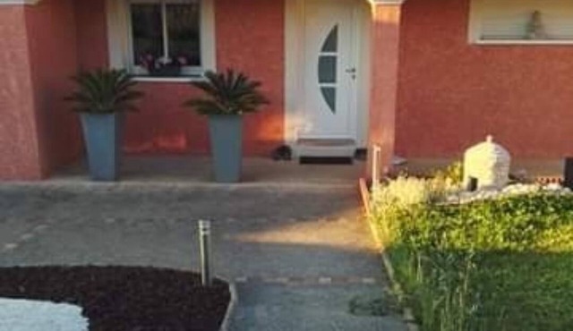 House Seasonal rental with swimming pool