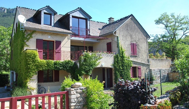 House - secure heated swimming pool - barbecue - plancha - free wifi