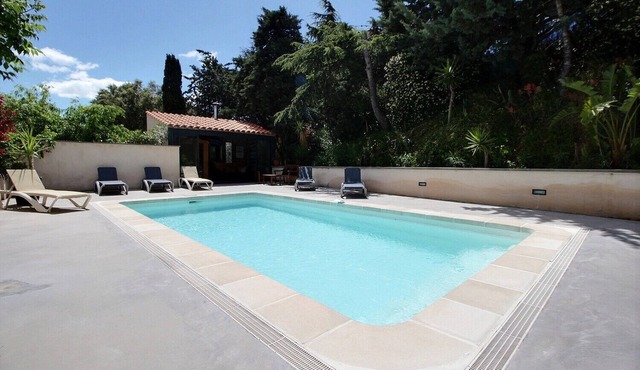 HOUSE, SHARED POOL, TERRACE, PARKING AND GARDEN, WIFI, SLEEPS 4