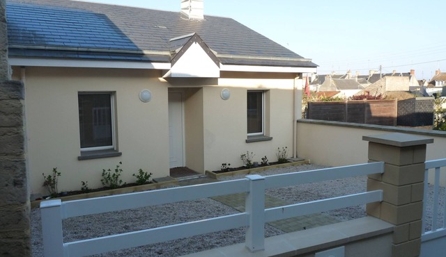 HOUSE Single storey Grandcamp-Maisy 150m from the beach