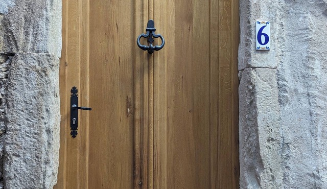 House sleeps 2 to 6 in a pretty medieval village