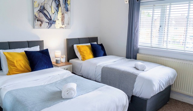 House - Sleeps 10 - Parking - Stn Close