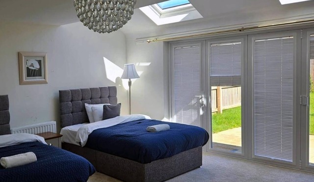 House - Sleeps 11 - Parking - Station Close