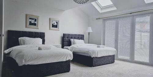 House - Sleeps 11 - Parking - Station Close