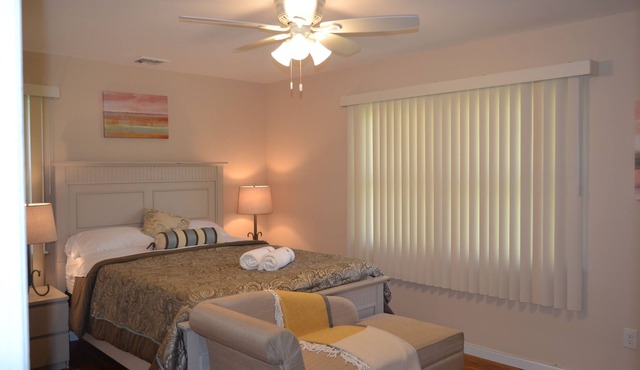 House Sleeps 13 people, 5 min from Mountain Creek, 4 bed 2 bath