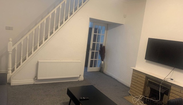 House - Sleeps 3 & free parking