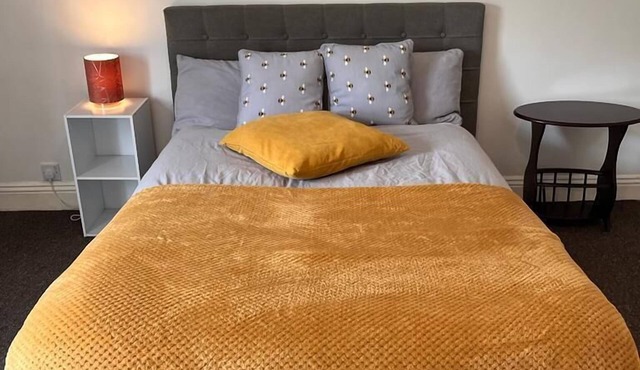 House - Sleeps 3 & Free Parking