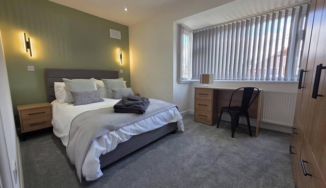 House - Sleeps 4 - Parking - Garden - City Centre