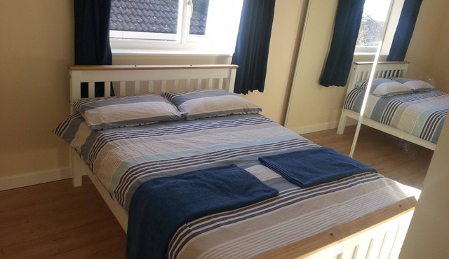 House - Sleeps 5 - Pets Ok - Parking - Garden