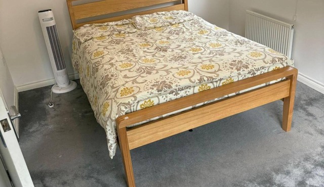 House - Sleeps 5, Private Parking & Pets Allowed