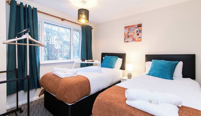 House - Sleeps 6/7 - Pets Ok - Parking - Garden