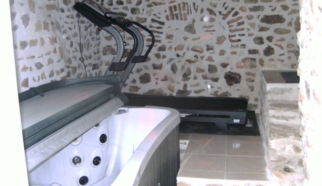 House sleeps 6 to 7 with SPA