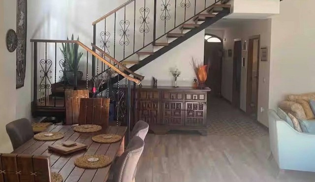 House -Sleeps 6-Garden-Fireplace