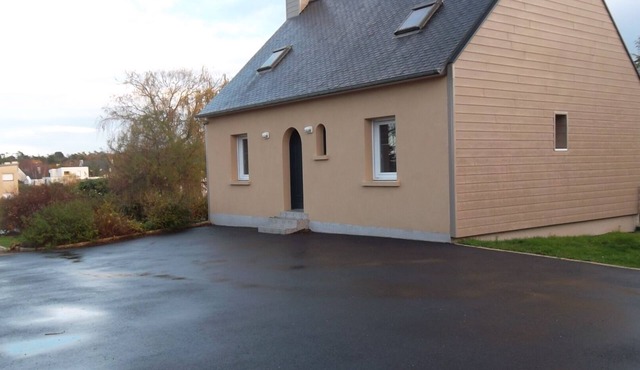 House sleeps 7, 10 minutes walk from the beach Pets welcome