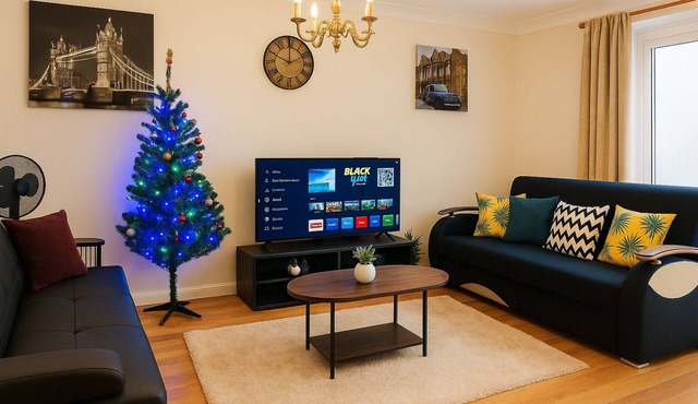 House - Sleeps 7 - Pet Friendly - Garden - Parking