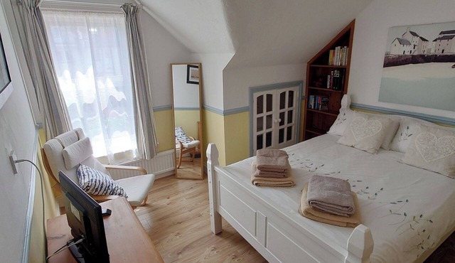 House - Sleeps 8 - Pet friendly - Garden - Parking