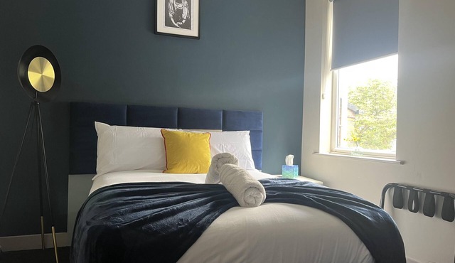 House-Sleeps 8-Parking-Pets Ok-Station Close