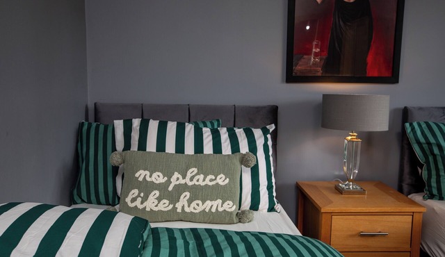 House -Sleeps 8, parking, suitable for contractors