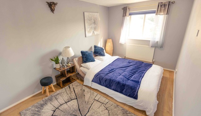 House - Sleeps 8 - Pet friendly - Garden - Parking
