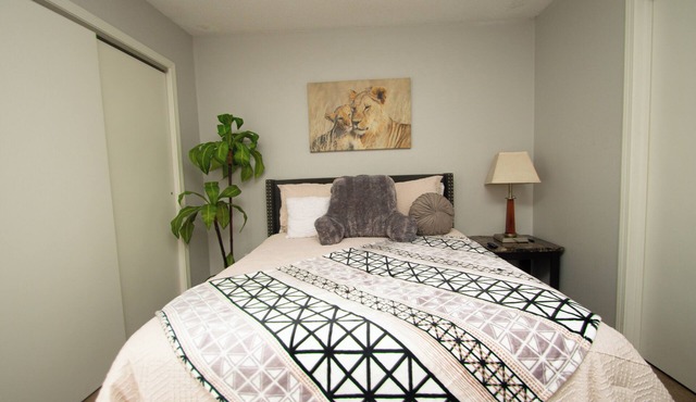 House - Sleeps 9 - Parking - Patio