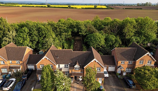 House Sleeps6-Garden-PetsOk-Parking-Long stay disc