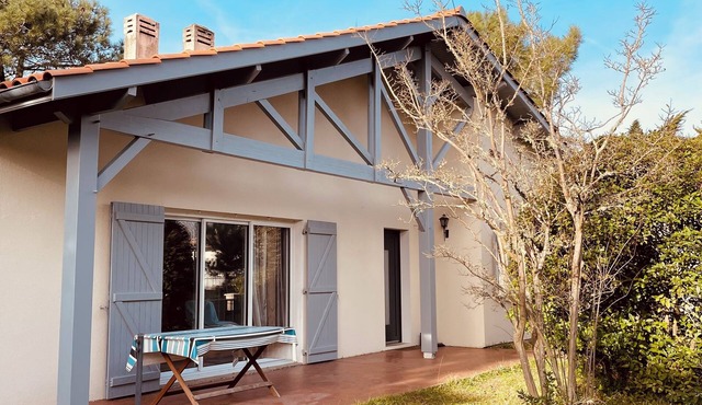 House SOULAC 100m beach, town on foot large garden and wifi