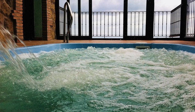 House SPA 12-16 places, in Gredos and the Tietar Valley, with pool-jacuzzi
