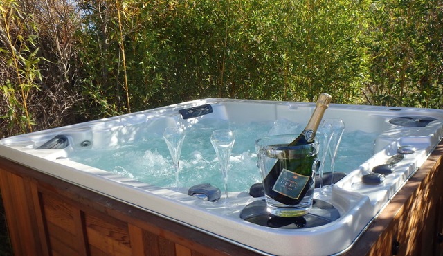 HOUSE & SPA FACING Luberon