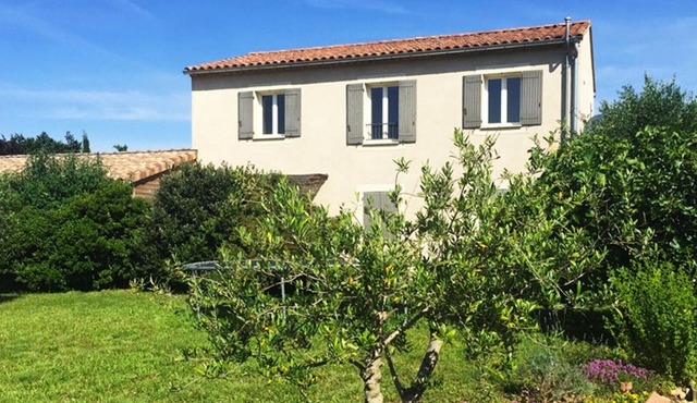 House & Studio for 6 - 8 travellers with views of Mont Ventoux