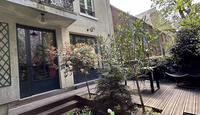 House + studio + garden, Disney 30'